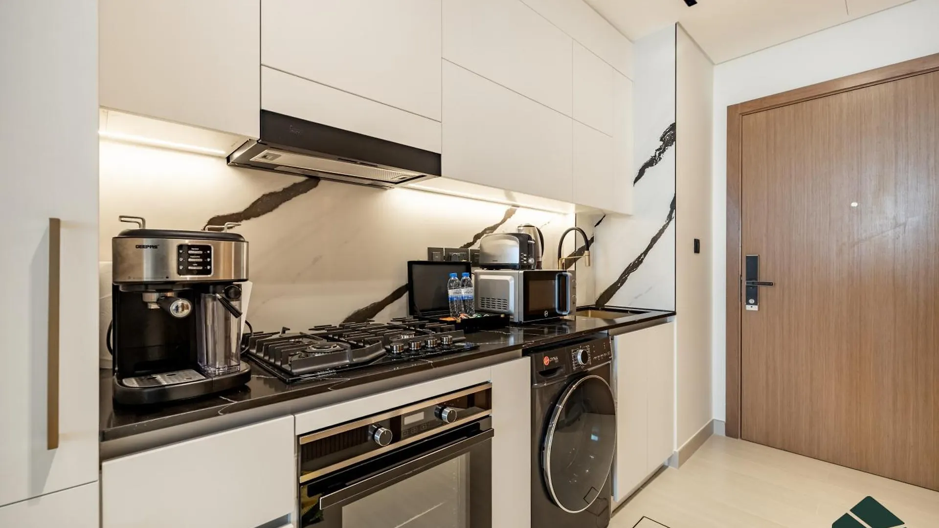Premium Studio With Private Jacuzzi By Bms Dubai 0*,