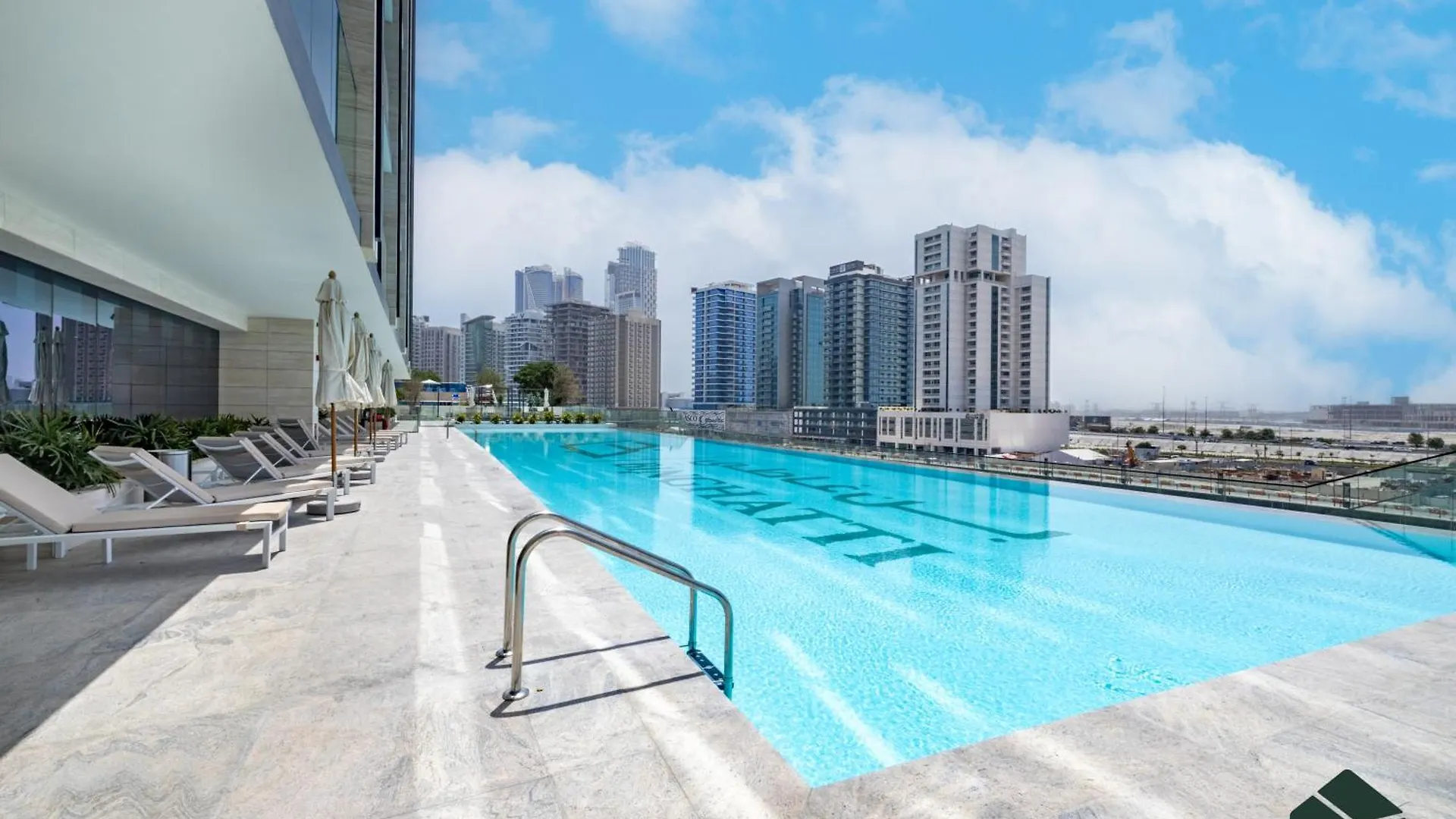 Premium Studio With Private Jacuzzi By Bms Dubai United Arab Emirates