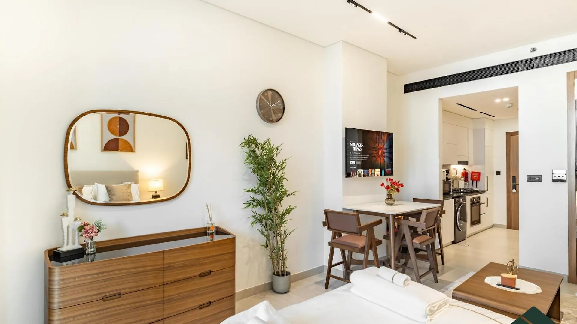 Premium Studio With Partial Burj View By Bms Dubai Apartment